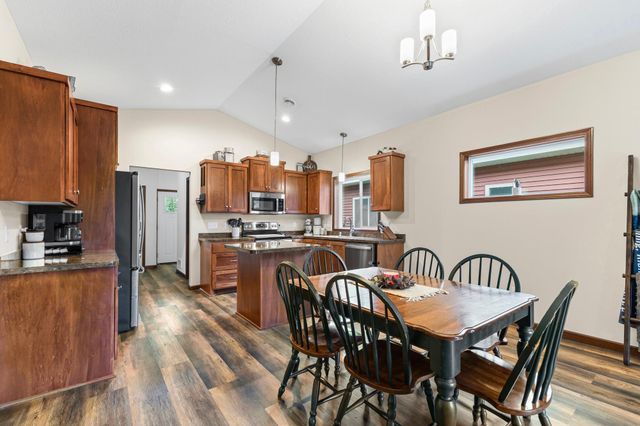 713 Cherrywood Lane NE, Isanti, MN 55040