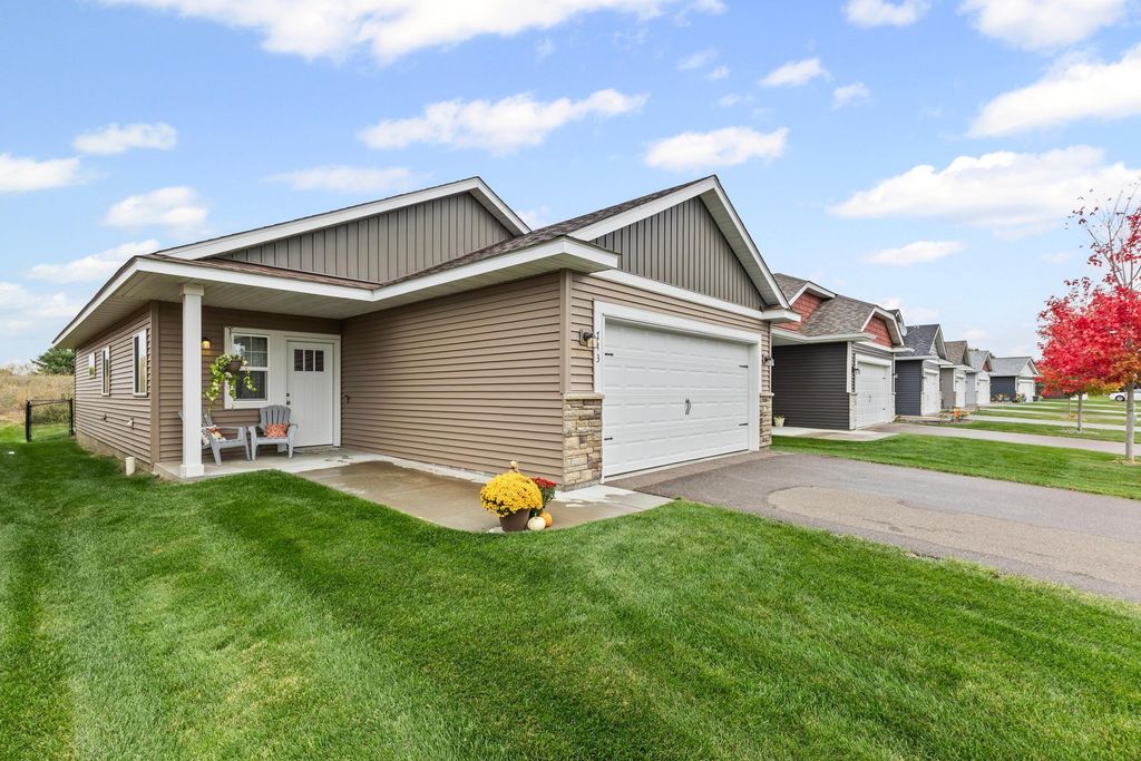 713 Cherrywood Lane NE, Isanti, MN 55040