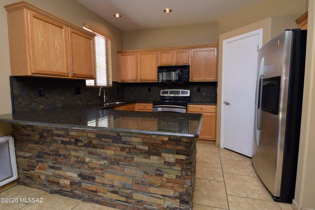 10226 E Desert Eden Place, Tucson, AZ 85747