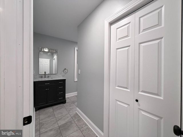 15 E MARKET ST, Jonestown, PA 17038