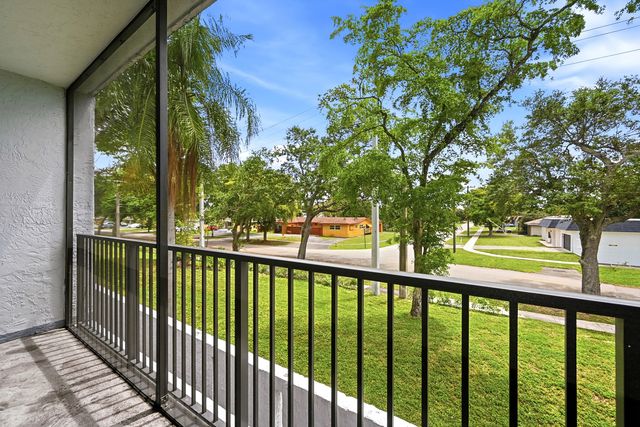 7541 NW 16th Street, Plantation, FL 33313