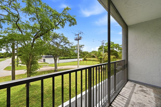 7541 NW 16th Street, Plantation, FL 33313