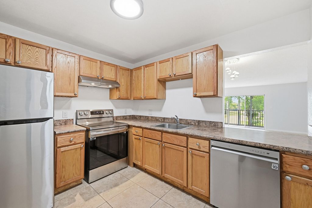 7541 NW 16th Street, Plantation, FL 33313