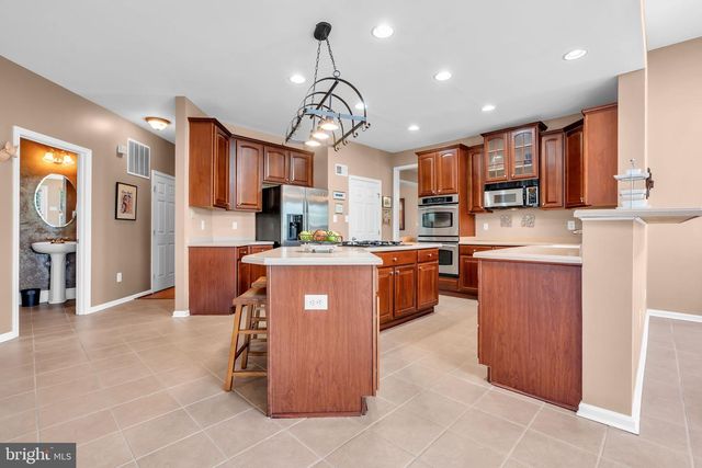 24 HICKORY WAY, Robbinsville, NJ 08691