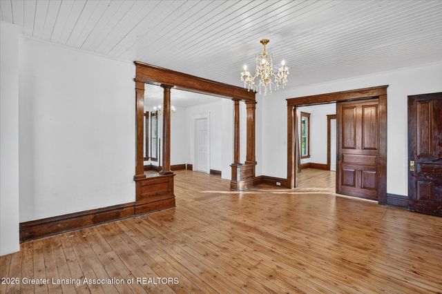 2405 N Grand River Avenue, Lansing, MI 48906