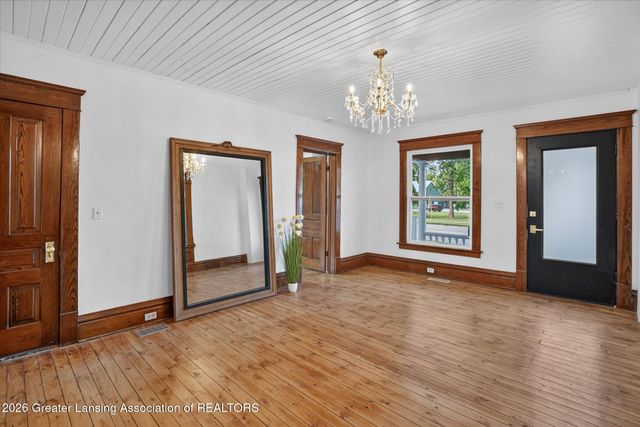 2405 N Grand River Avenue, Lansing, MI 48906