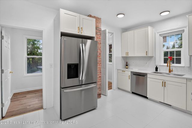 2405 N Grand River Avenue, Lansing, MI 48906