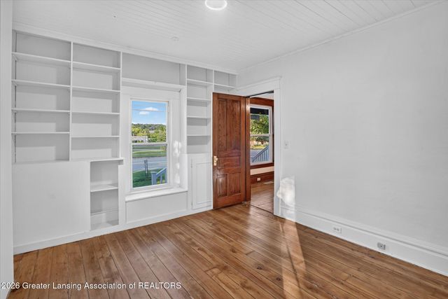 2405 N Grand River Avenue, Lansing, MI 48906
