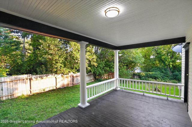 2405 N Grand River Avenue, Lansing, MI 48906