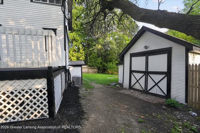 2405 N Grand River Avenue, Lansing, MI 48906