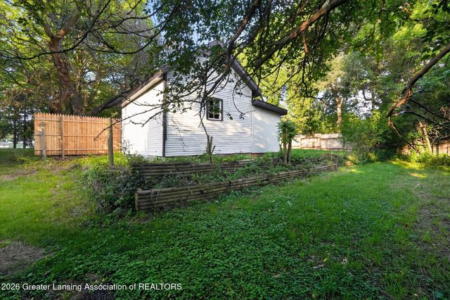 2405 N Grand River Avenue, Lansing, MI 48906