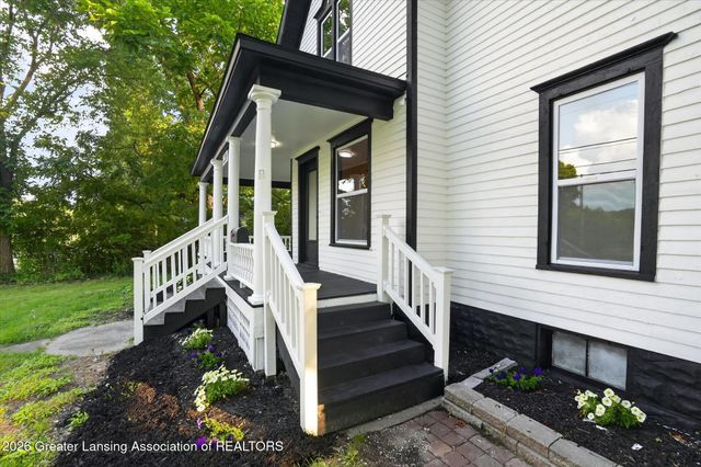 2405 N Grand River Avenue, Lansing, MI 48906