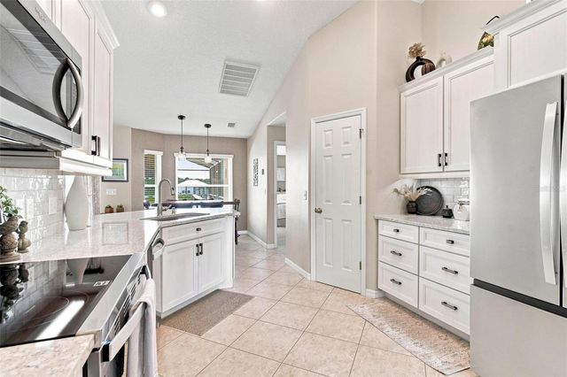 3716 BAYSHORE CIRCLE, Tavares, FL 32778