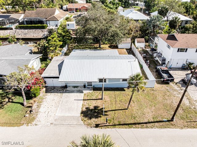 27111 Sun Aqua LN, Bonita Springs, FL 34135