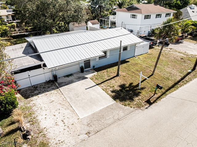 27111 Sun Aqua LN, Bonita Springs, FL 34135