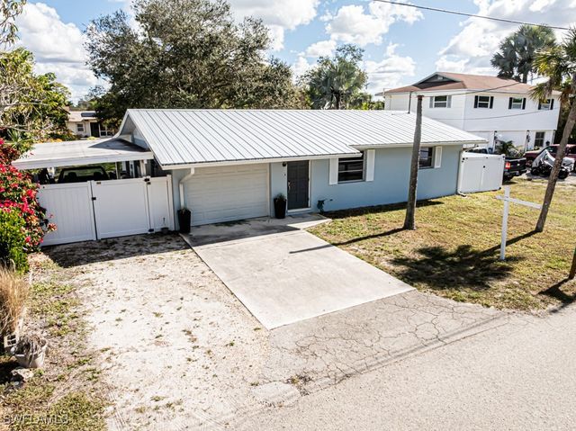 27111 Sun Aqua LN, Bonita Springs, FL 34135