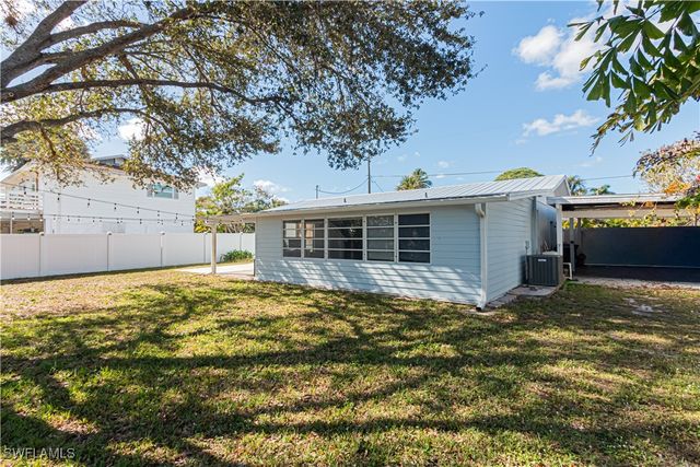 27111 Sun Aqua LN, Bonita Springs, FL 34135