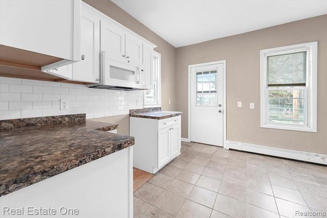 618 Walnut Street, Wyandotte, MI 48192