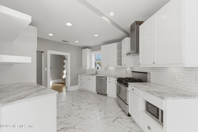 2720 FIELDSTON Lane, Jacksonville, FL 32207