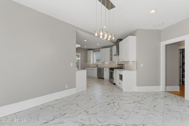 2720 FIELDSTON Lane, Jacksonville, FL 32207