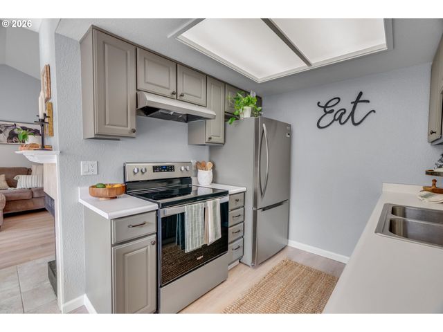 9455 Sw 146TH Ter D-8, Beaverton, OR 97007