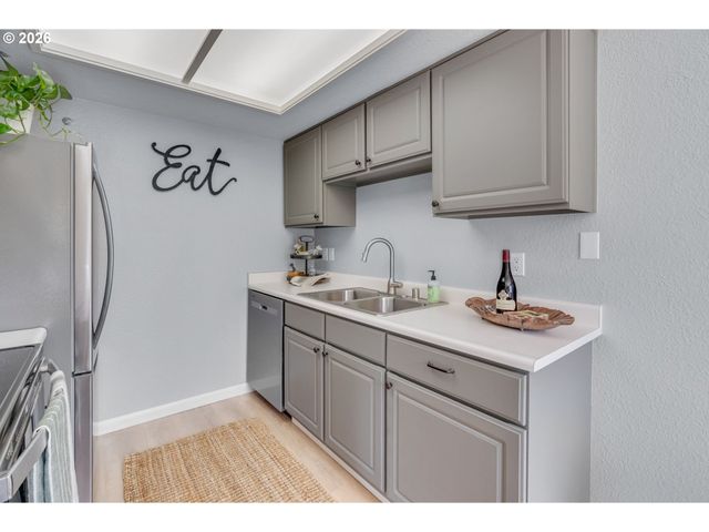 9455 Sw 146TH Ter D-8, Beaverton, OR 97007