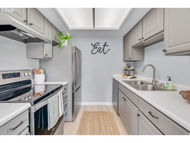 9455 Sw 146TH Ter D-8, Beaverton, OR 97007