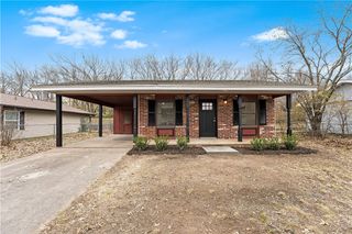 2710 Villa Boulevard, Fayetteville, AR 72703