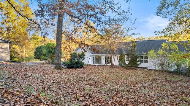 16 Timberwood SE Drive, Silver Creek, GA 30173