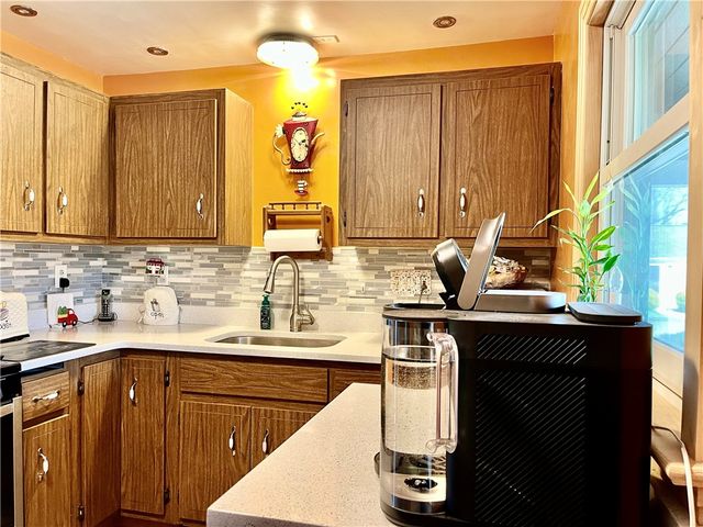 25 Andrews Ave, Hempfield Twp, PA 15644