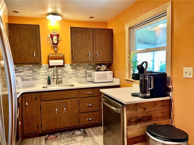 25 Andrews Ave, Hempfield Twp, PA 15644