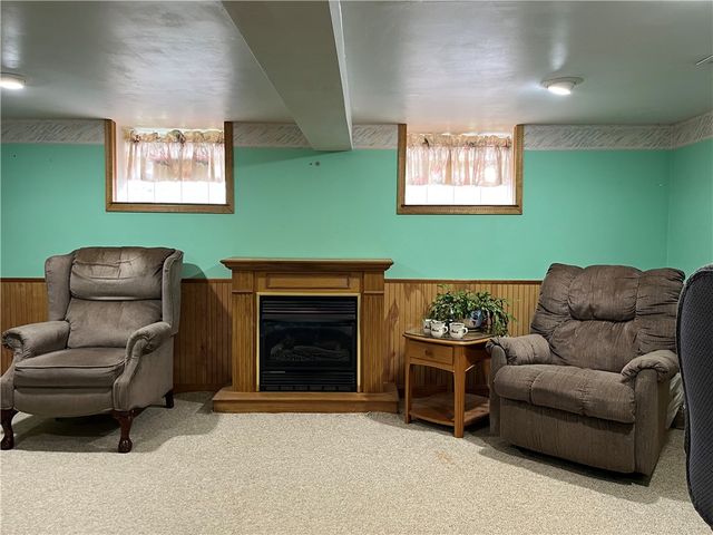 25 Andrews Ave, Hempfield Twp, PA 15644