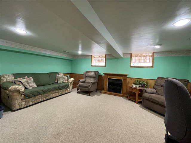 25 Andrews Ave, Hempfield Twp, PA 15644