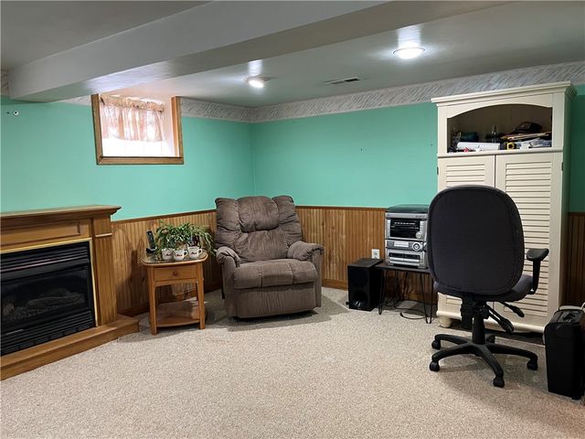 25 Andrews Ave, Hempfield Twp, PA 15644