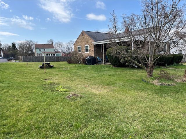 25 Andrews Ave, Hempfield Twp, PA 15644