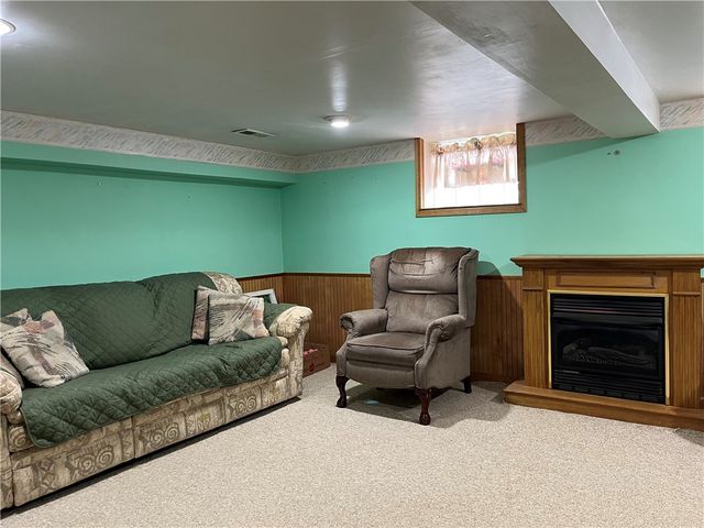 25 Andrews Ave, Hempfield Twp, PA 15644