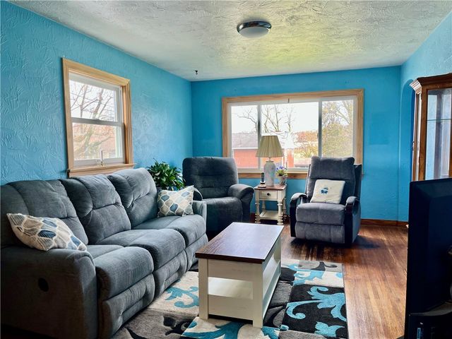 25 Andrews Ave, Hempfield Twp, PA 15644