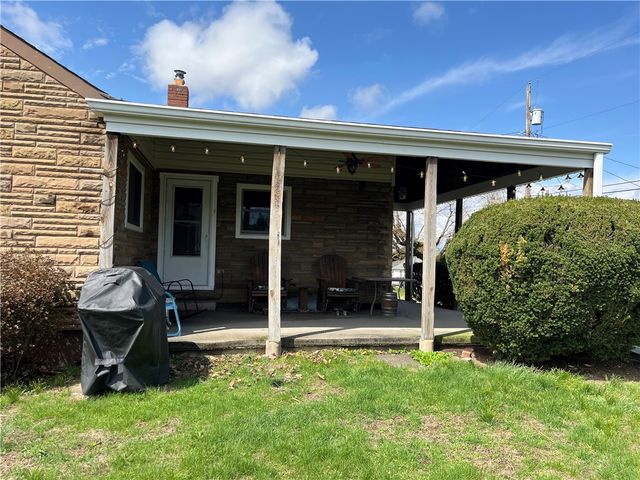 25 Andrews Ave, Hempfield Twp, PA 15644