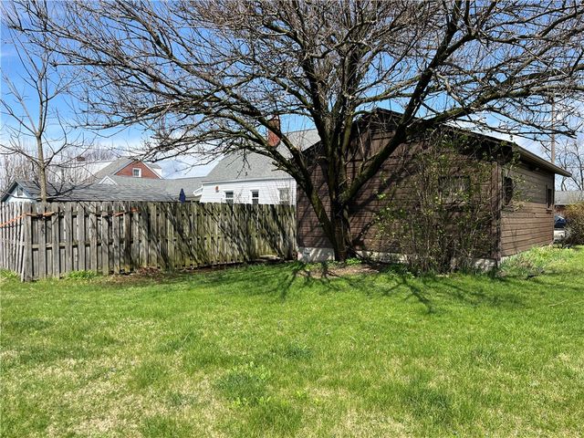 25 Andrews Ave, Hempfield Twp, PA 15644