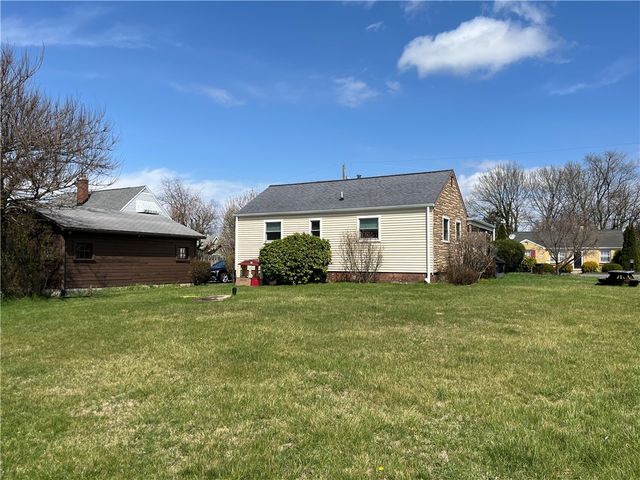 25 Andrews Ave, Hempfield Twp, PA 15644