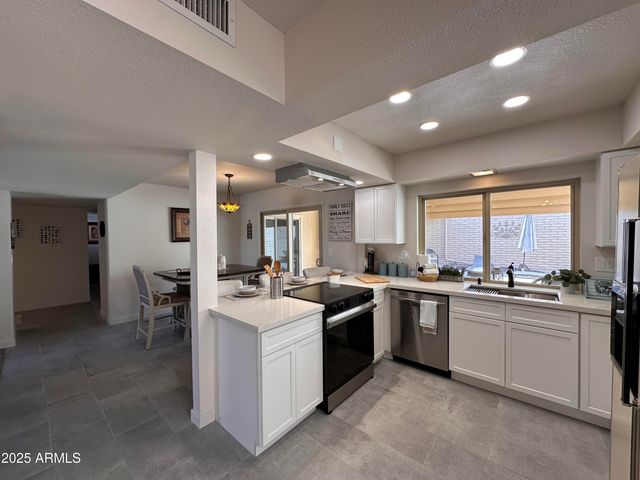 13636 N DEL WEBB Boulevard, Sun City, AZ 85351