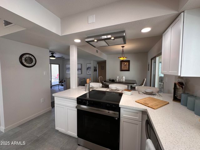 13636 N DEL WEBB Boulevard, Sun City, AZ 85351