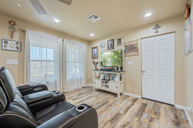 3489 County Road 331, Floresville, TX 78114