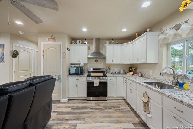 3489 County Road 331, Floresville, TX 78114