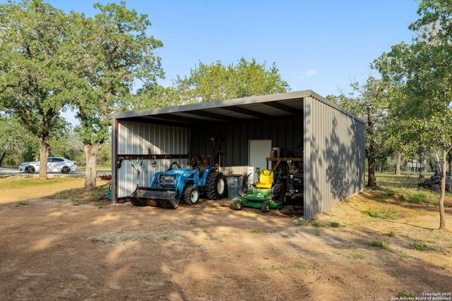 3489 County Road 331, Floresville, TX 78114