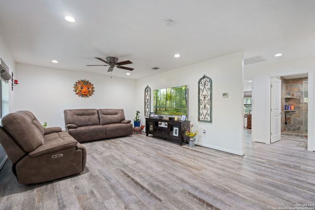 3489 County Road 331, Floresville, TX 78114