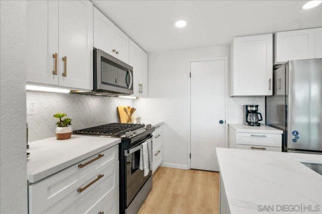 7039 Camino Pacheco, San Diego, CA 92111