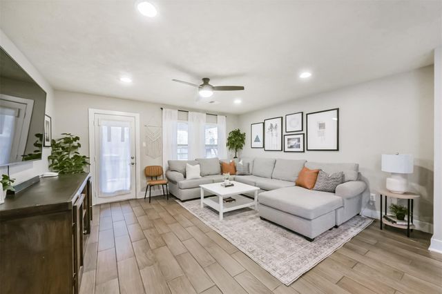 17131 Dorsal Way, Crosby, TX 77532