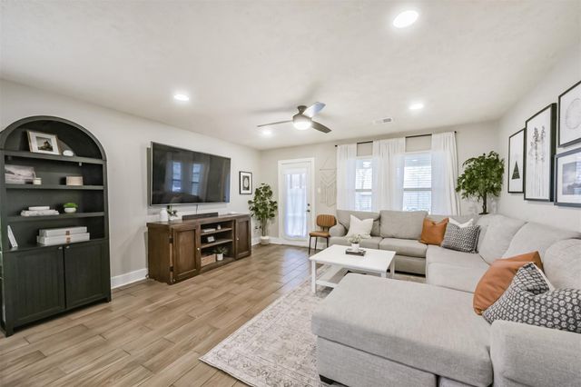 17131 Dorsal Way, Crosby, TX 77532