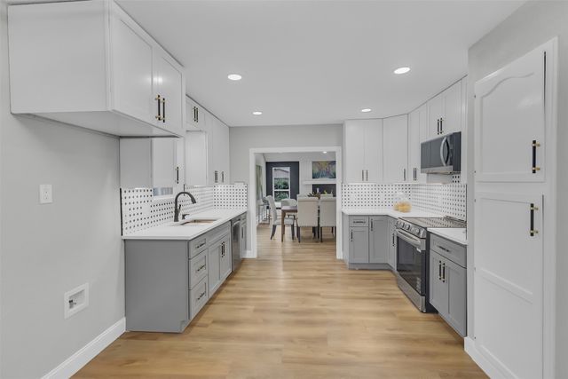 3048 Old Orchard Lane, Bedford, TX 76021